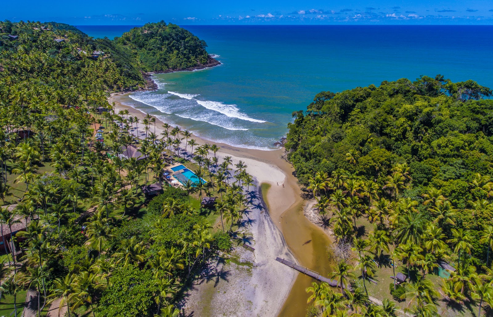 Foto av Praia de Sao Jose omgiven av klippor