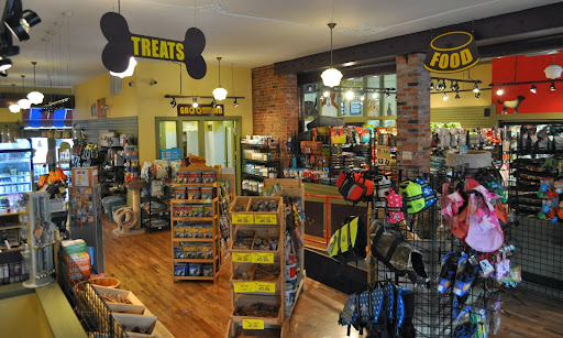Pet Supply Store «Brookside Barkery & Bath», reviews and photos, 118 W 63rd St, Kansas City, MO 64113, USA