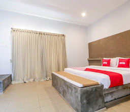 OYO 1757 Villa Dende photo