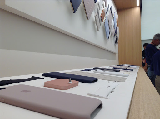 Computer Store «Apple Mayfair», reviews and photos, 2500 N. Mayfair Road, Wauwatosa, WI 53226, USA