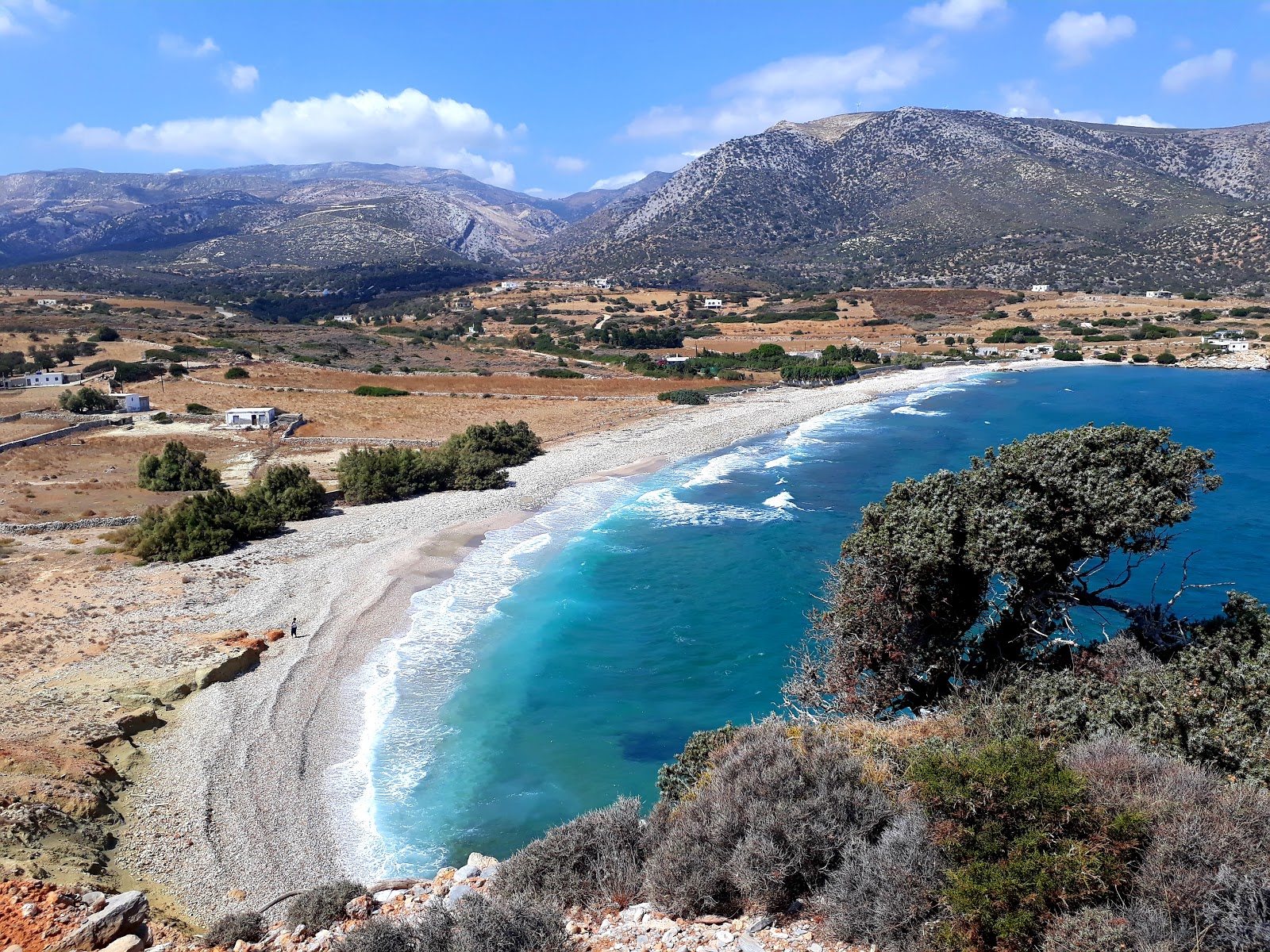 Photo de Paralia Azala avec l'eau cristalline de surface