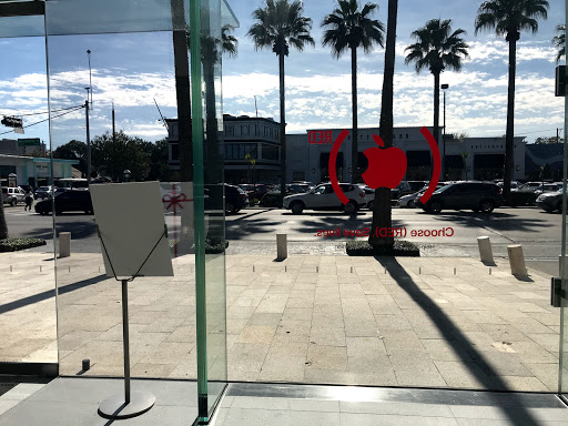 Computer Store «Apple Highland Village», reviews and photos, 4012 Westheimer Rd, Houston, TX 77027, USA