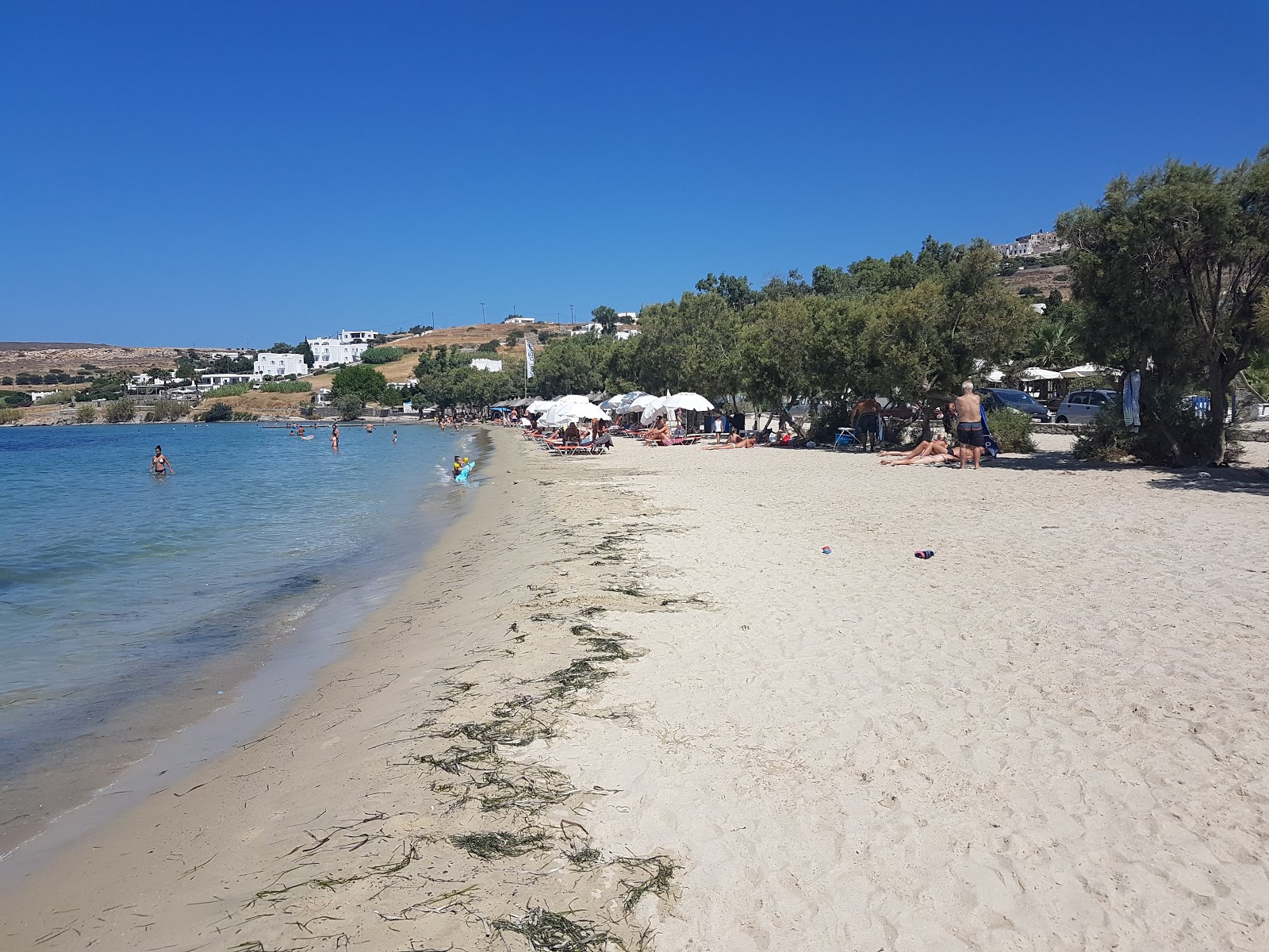 Livadia beach'in fotoğrafı geniş plaj ile birlikte