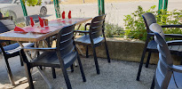 Atmosphère du Restaurant Le Petit Creux à Port-de-Bouc - n°2