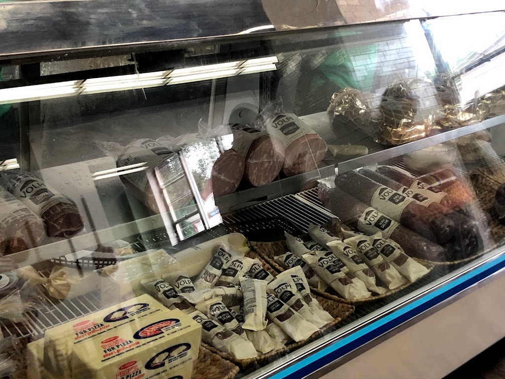 Fino's Italian Deli & Catering 38104