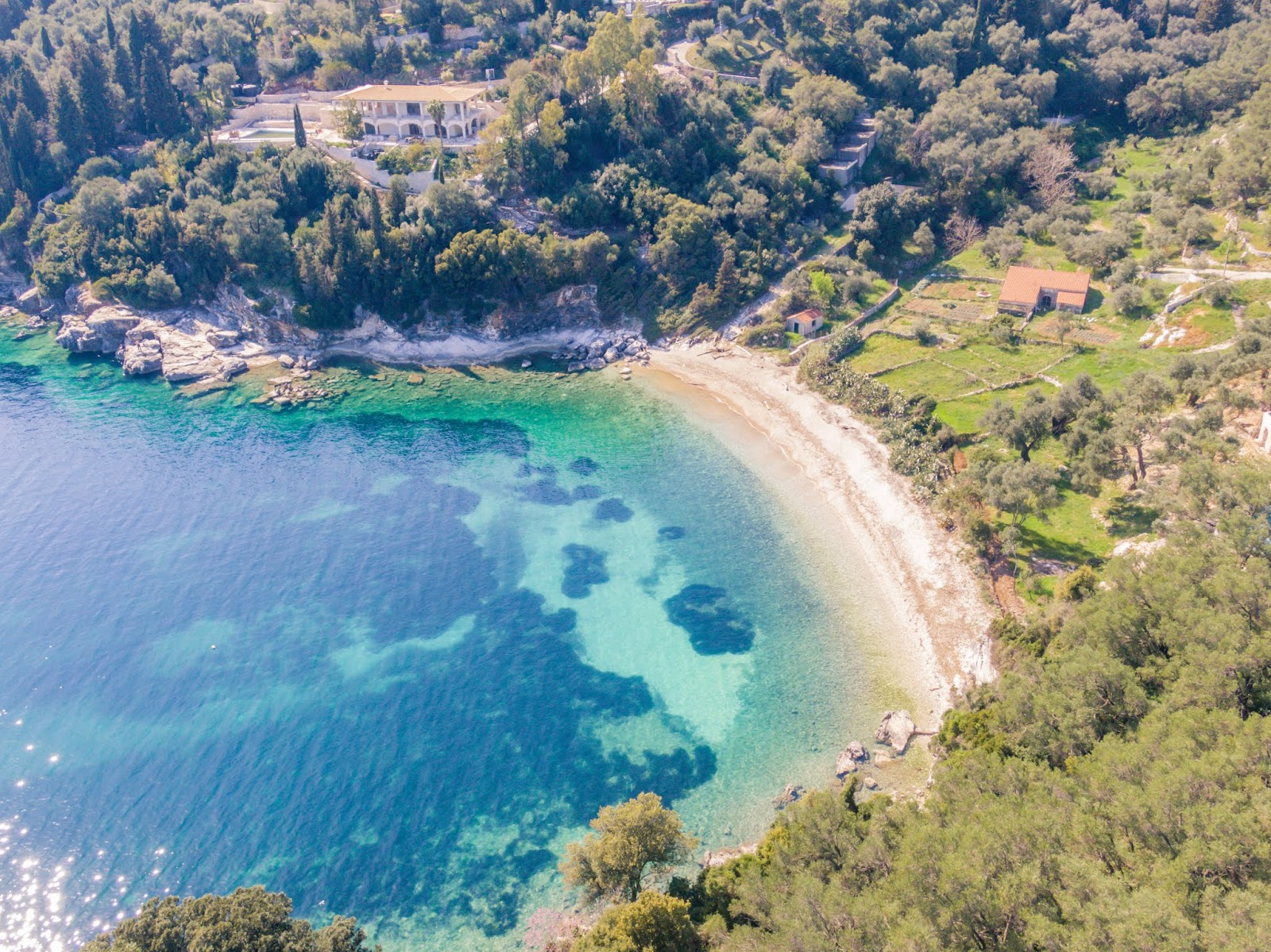 Foto von Gialiskari beach mit beiger kiesel Oberfläche
