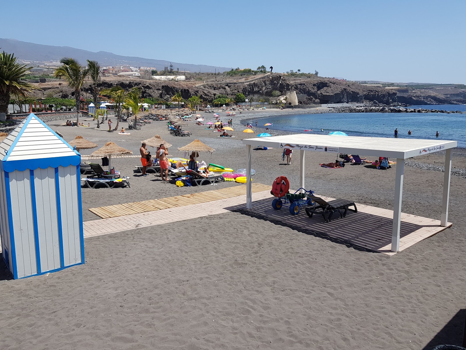 Photo de Playa San Juan avec l'eau bleu de surface