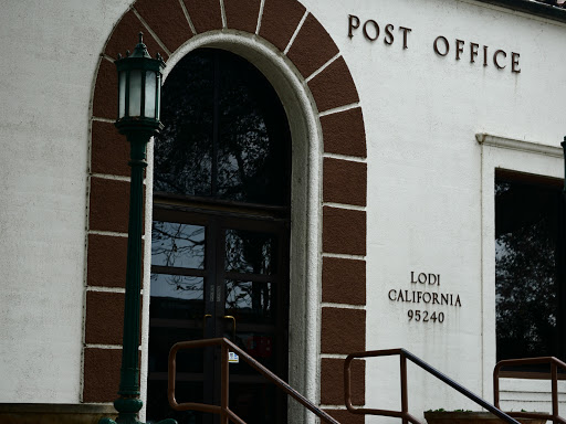 Post Office «United States Postal Service», reviews and photos, 120 S School St, Lodi, CA 95240, USA