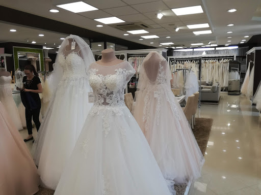 магазини за закупуване на дълги сватбени рокли София