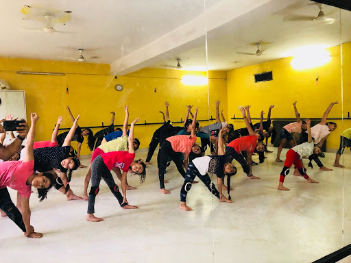 Buskers Dance institute , Tilak Nagar