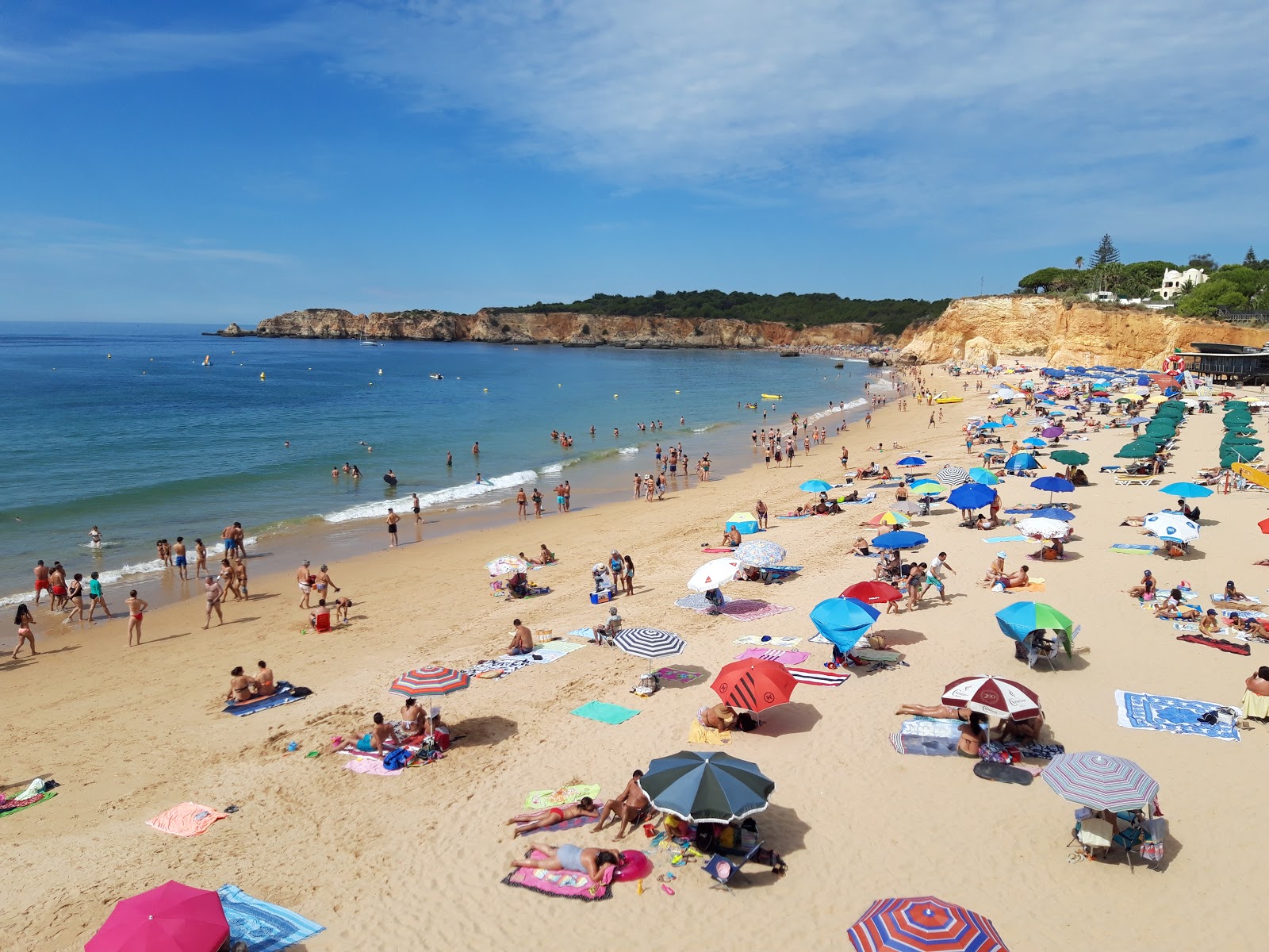 Foto di Praia do Vau con una superficie del acqua cristallina