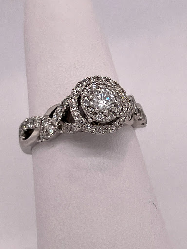 Jewelry Store «Unclaimed Diamonds», reviews and photos, 113 S 8th St, Philadelphia, PA 19106, USA