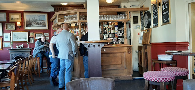 The Falcon Inn - Pub