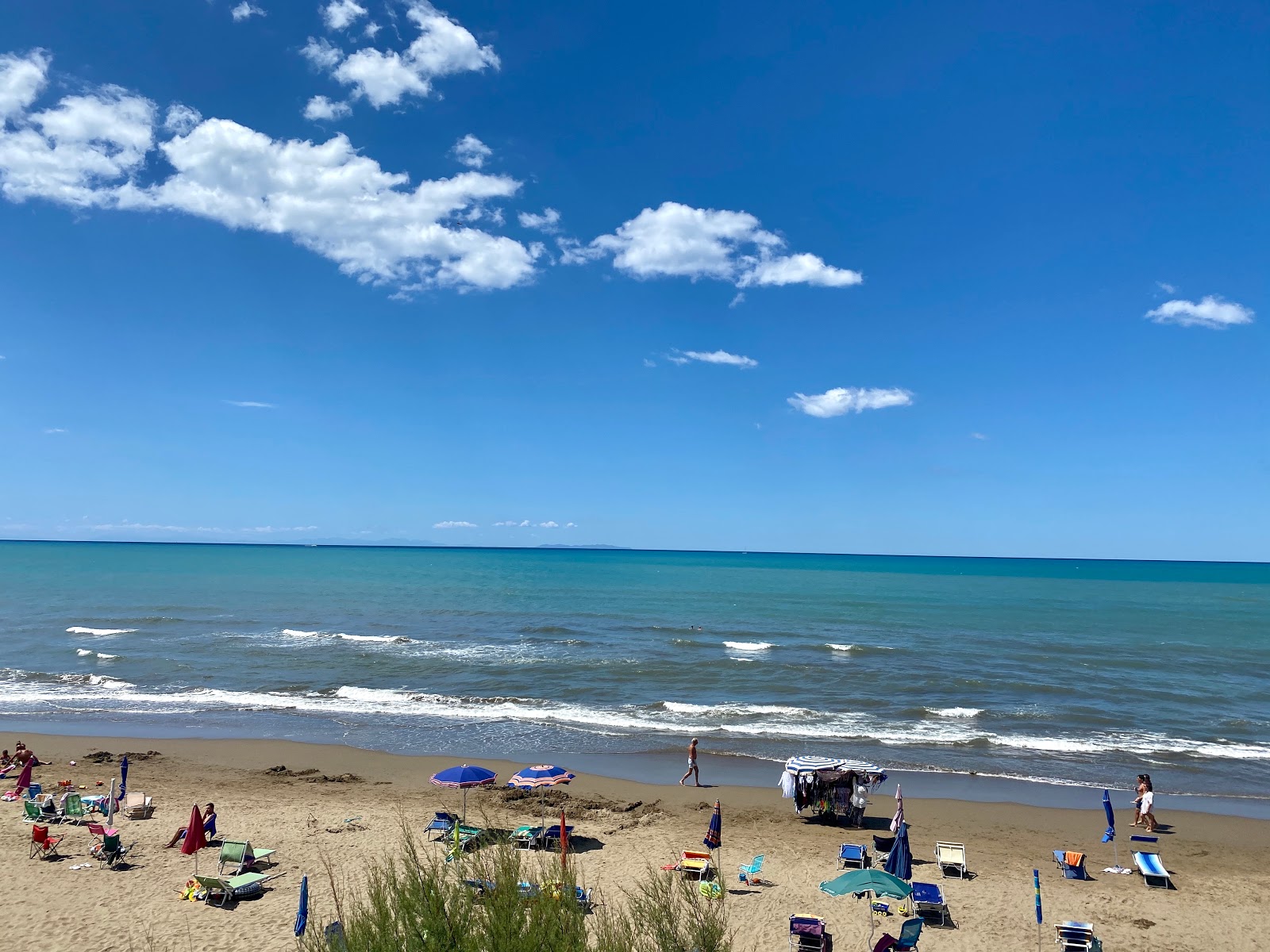 Foto van San Vincenzo beach met hoog niveau van netheid