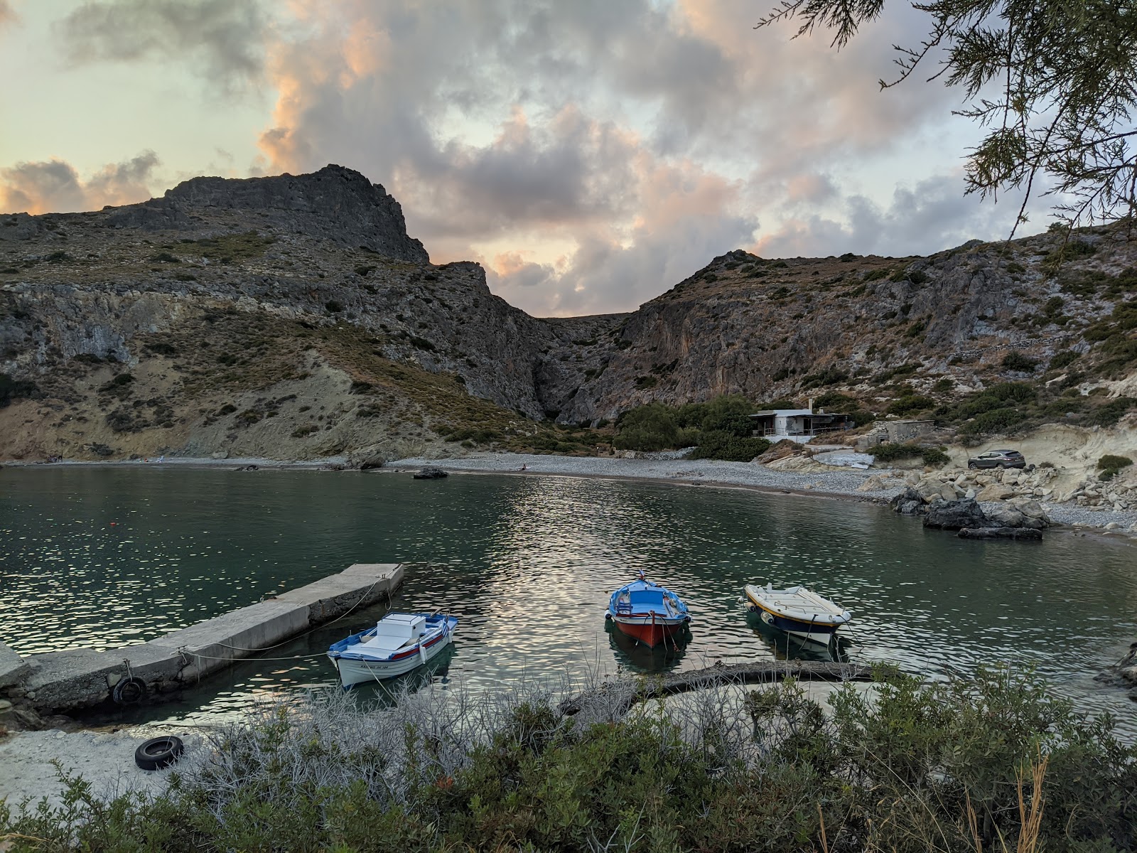 Foto di Paralia Feloti con molto pulita livello di pulizia
