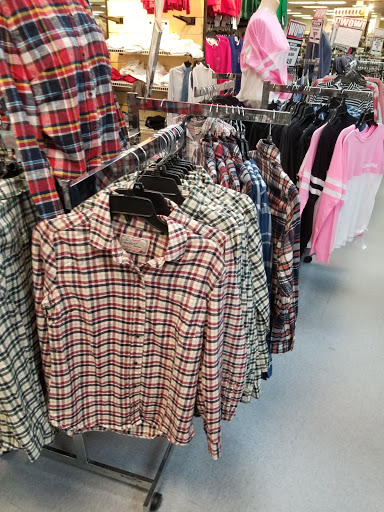 Shopping Mall «Marketplace Mall», reviews and photos, 2101 Peters Creek Pkwy, Winston-Salem, NC 27127, USA