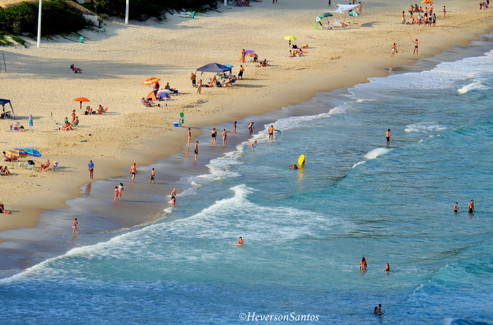 Zdjęcie Plaża Rio das Pacas poparte klifami