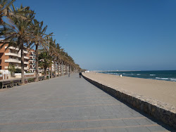 Foto von Strand von Calafell mit sehr sauber Sauberkeitsgrad