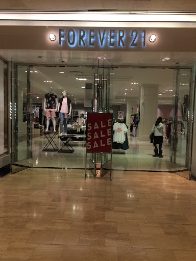 Shopping Mall «Water Tower Place», reviews and photos, 835 N Michigan Ave, Chicago, IL 60611, USA