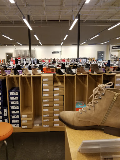 Shoe Store «DSW Designer Shoe Warehouse», reviews and photos, 1595 CT-71, Farmington, CT 06032, USA