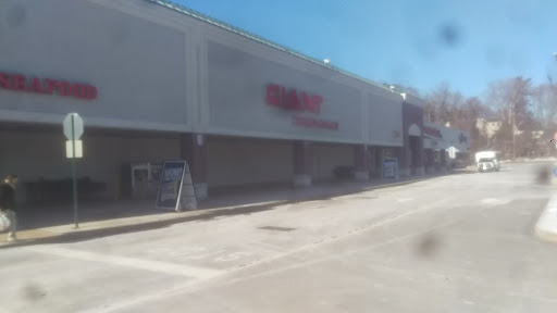 Grocery Store «Giant Food Stores», reviews and photos, 2910 Springfield Rd, Broomall, PA 19008, USA