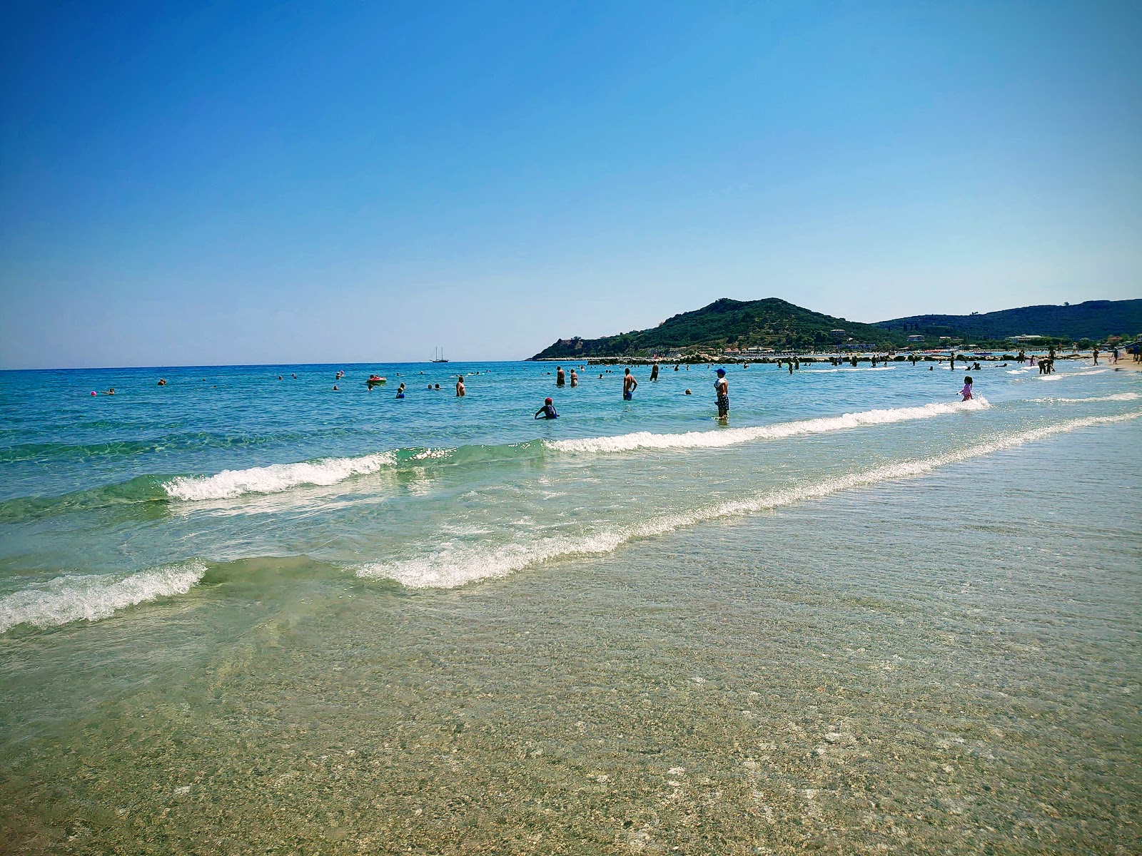 Foto de Praia de Alykes e o assentamento