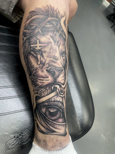 Explore manta ray tattoo ideas, creative tattoo ideas in Meridian, available at Creative Pain Tattoo Studio