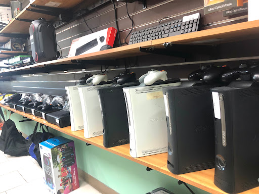 Pawn Shop «Paradise Pawn and Jewelry», reviews and photos, 606 N Wickham Rd, Melbourne, FL 32935, USA