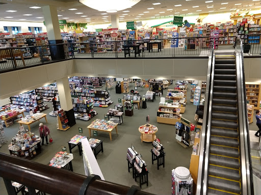 Book Store «Barnes & Noble», reviews and photos, 5755 N Bayshore Dr, Glendale, WI 53217, USA