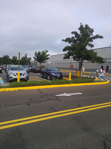 Discount Store «Walmart», reviews and photos, 120 Commercial Pkwy, Branford, CT 06405, USA
