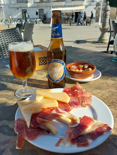 Bar Lorenzo y Punto - C. Basurto, 1, 11170 Medina-Sidonia, Cádiz, Spain