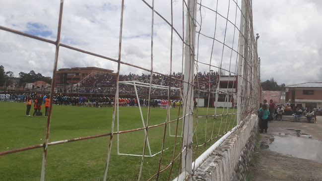 Complejo Deportivo Municipal de Cazhapata - Cuenca