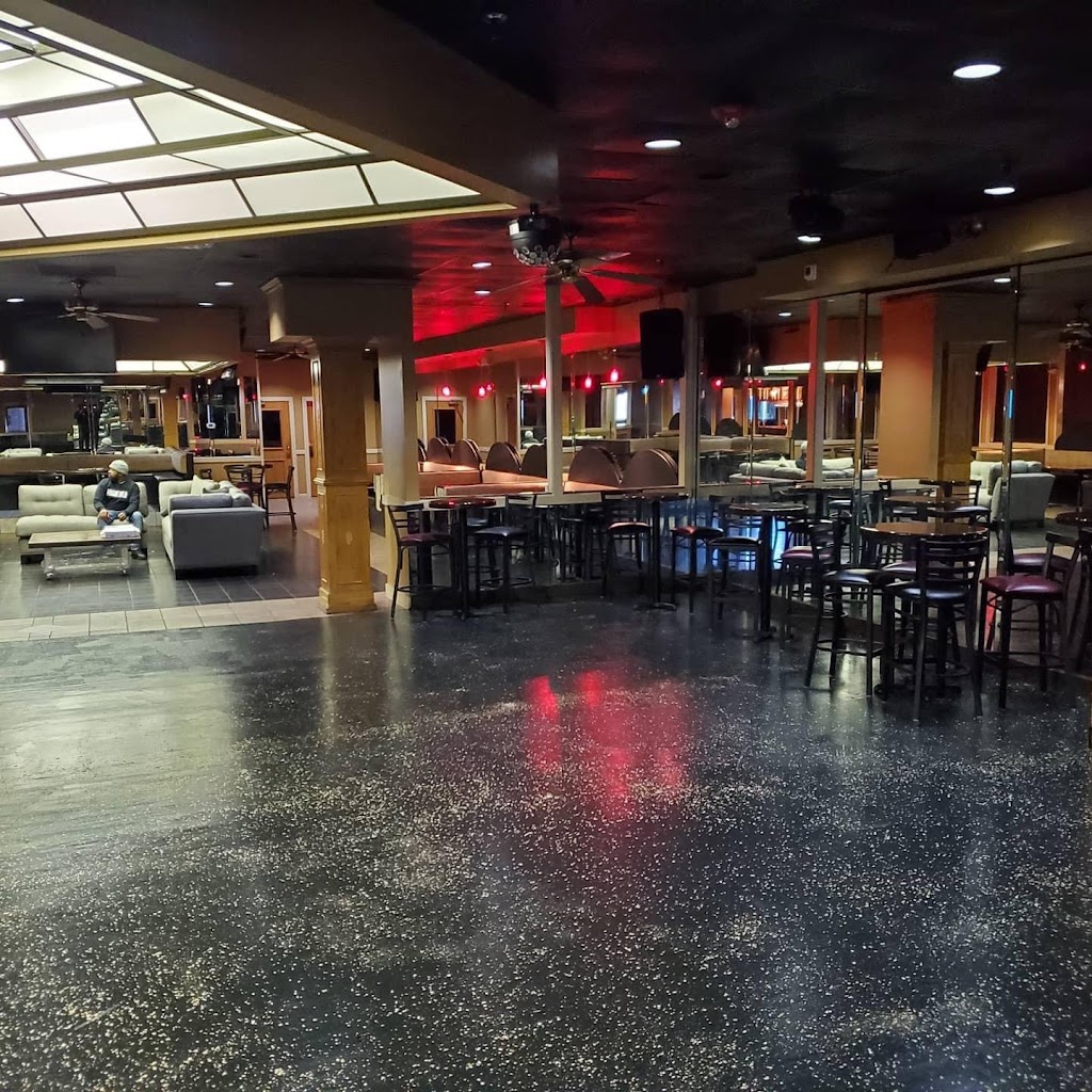 Triple Crown Lounge 31201