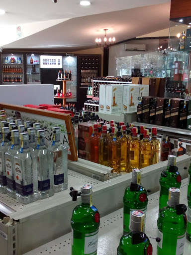 La Taberna liquor store, Orellana