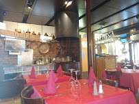 Atmosphère du Restaurant servant du couscous Au Clair de Lune à Paris - n°5
