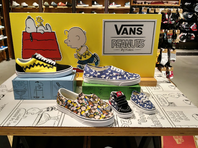 VANS Store London Westfield White City - Clothing store