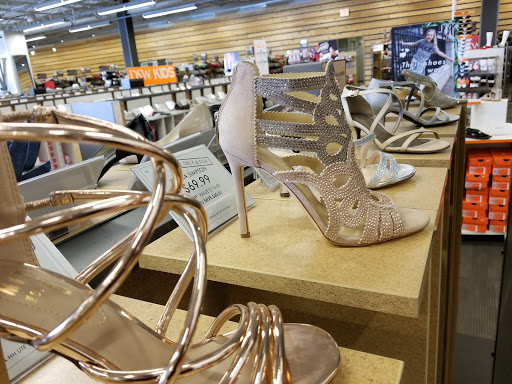 Shoe Store «DSW Designer Shoe Warehouse», reviews and photos, 1885 County Rd D E, Maplewood, MN 55109, USA