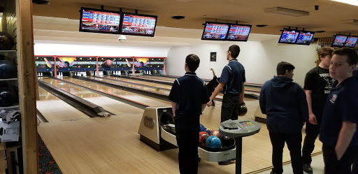 Sports Bar «Hometown Lanes & Sports Bar», reviews and photos, 209 W Main St, Plano, IL 60545, USA