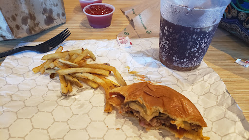 Shopping Mall «La Place Shopping Center», reviews and photos, 2101 Richmond Rd, Beachwood, OH 44122, USA