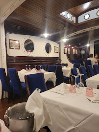 Atmosphère du Restaurant de fruits de mer L'Oursin à Antibes - n°18