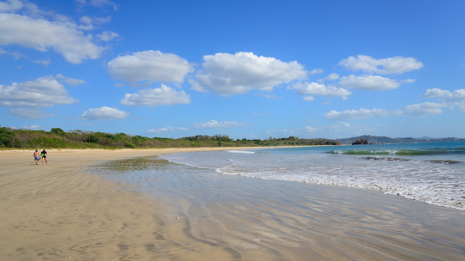 Foto de Playa Ventanas rodeado por montanhas