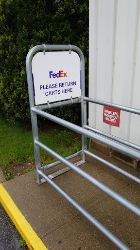 Shipping and Mailing Service «FedEx Ship Center», reviews and photos, 2400 Richmond Terrace, Staten Island, NY 10302, USA