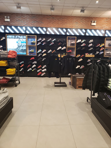 Shopping Mall «Ford City Mall», reviews and photos, 7601 S Cicero Ave, Chicago, IL 60652, USA