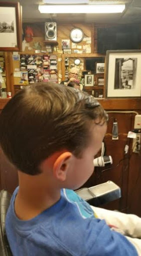 Barber Shop «Vanishing American Barber Shop», reviews and photos, 10 NE 2nd St, Gresham, OR 97030, USA