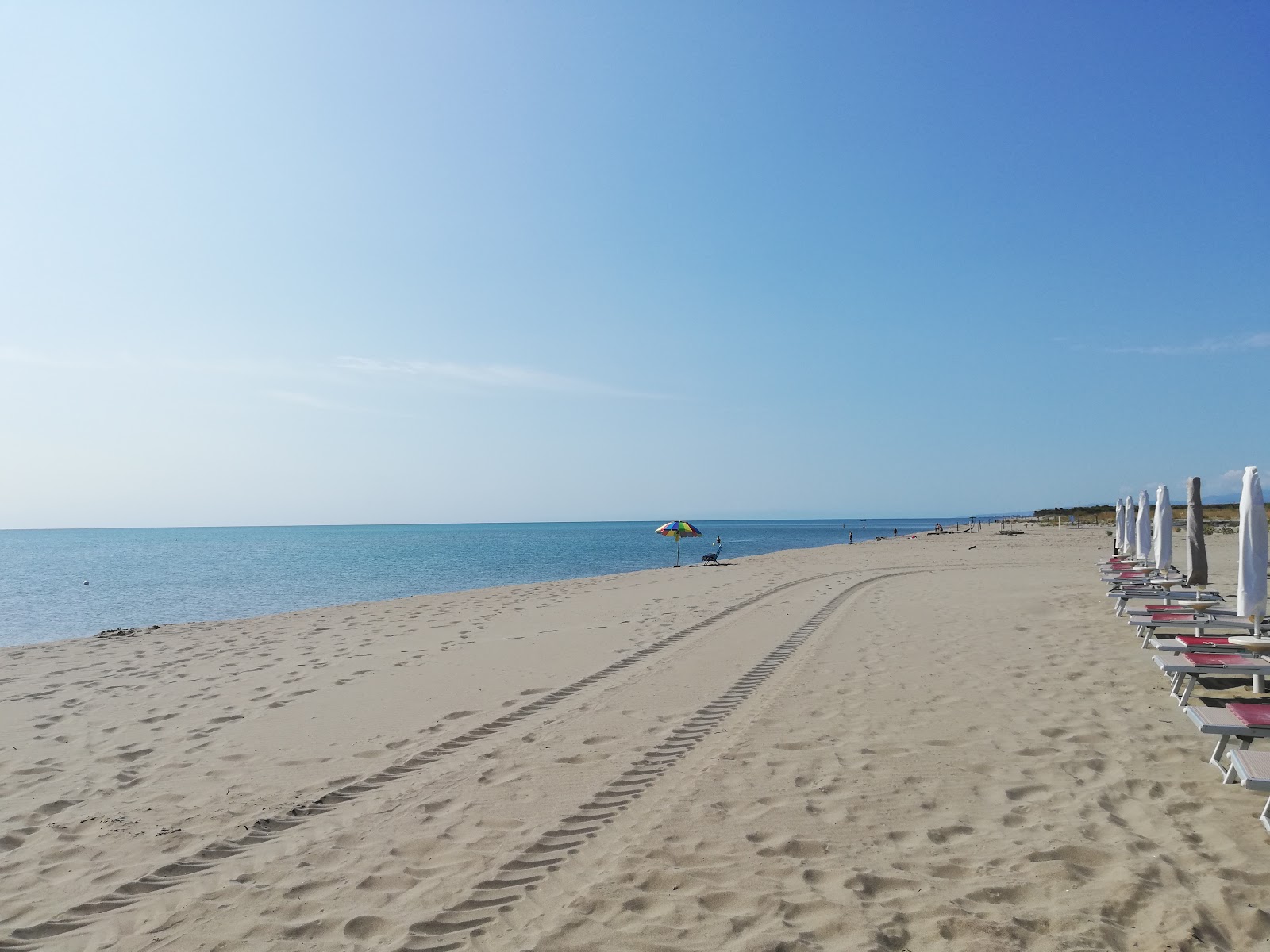 Foto von Marina di Pisticci Strand mit langer gerader strand