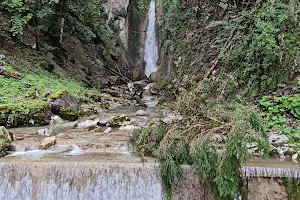 Cascade et grotte de Grandvillard image