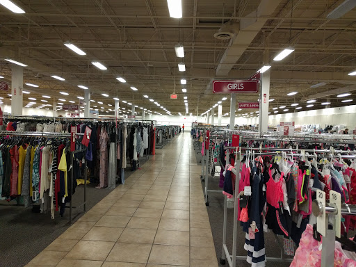 Clothing Store «Burlington Coat Factory», reviews and photos, 1555 S Lake St, Mundelein, IL 60060, USA