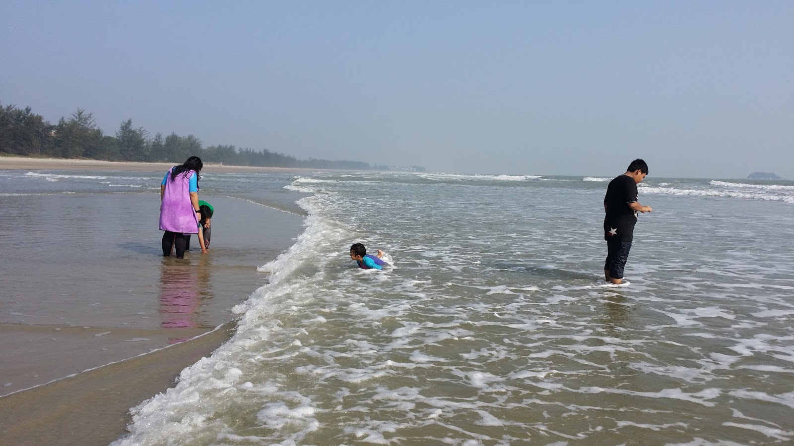 Gebeng Kampung Beach'in fotoğrafı - Çocuklu aile gezginleri için önerilir