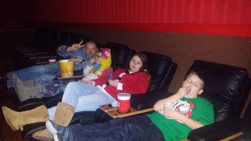 Movie Theater «Regal Cinemas Crocker Park 16 & IMAX», reviews and photos, 30147 Detroit Ave, Westlake, OH 44145, USA