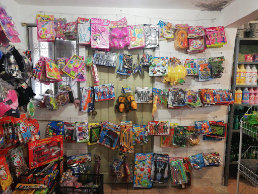 Dulcería y Abarrotes Tlachicuerias '' en San Nicolás de los Garza